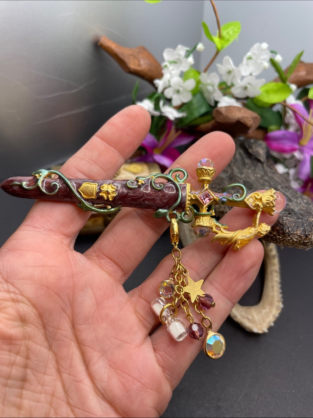 Kirks Fully sword and charm brooch vintage - Picture 5 of 7